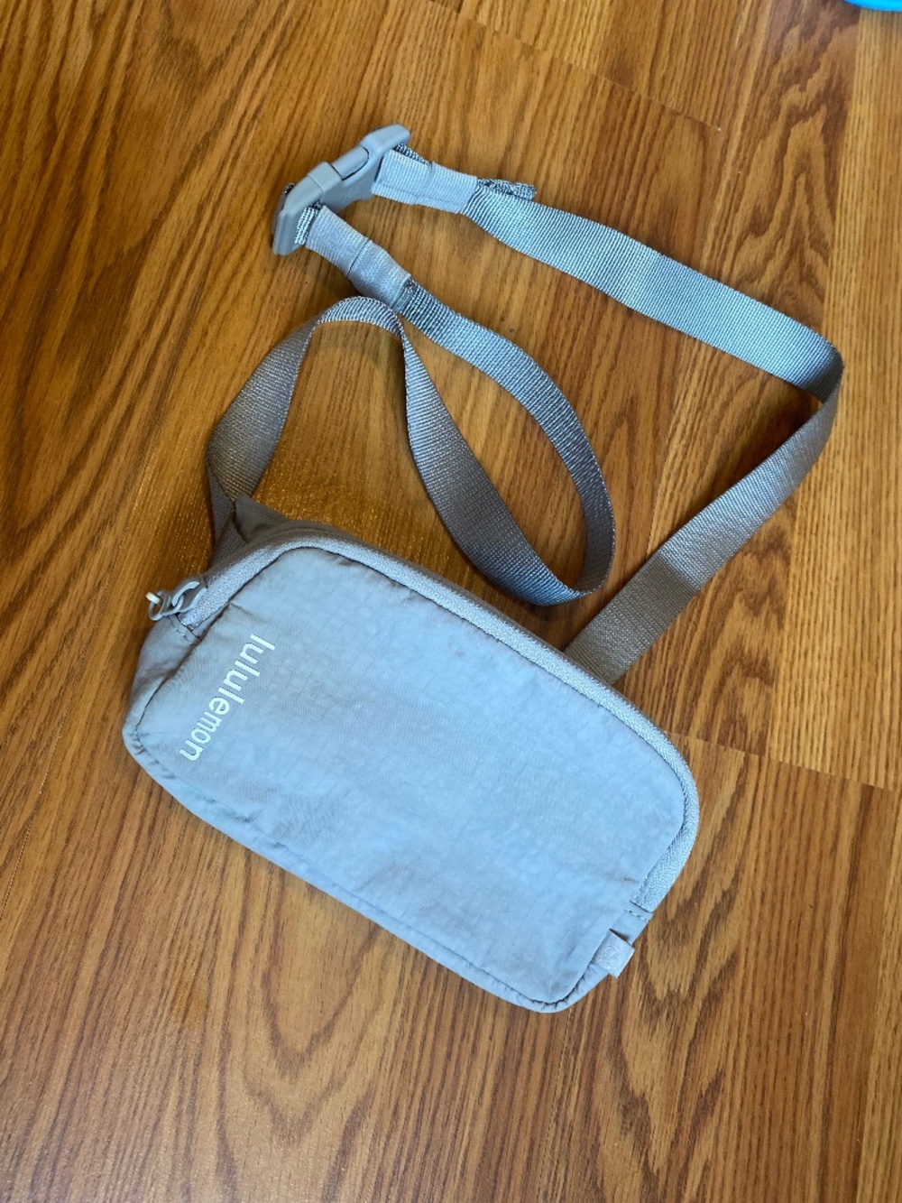 Lululemon Everywhere Belt Bag in a gray shade